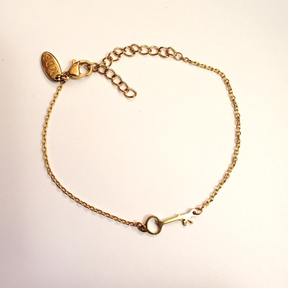 Marina De Buchi - 'Unlock Your Dreams’ Luxe Key Freedom Bracelet - Picture 4 of 6